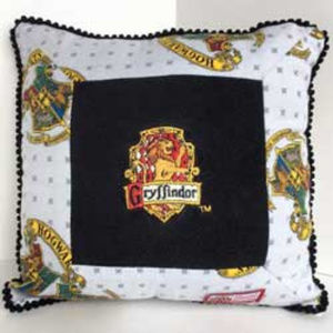 Appliqué Gryffindor FLÏLLOW™ (Flannel Pillow)